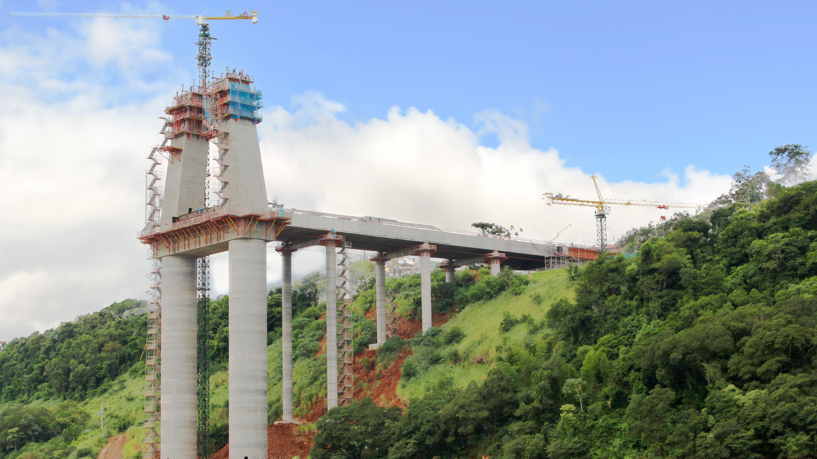 The impressive bridge is 760 metres long and connects Brazil with Paraguay.
