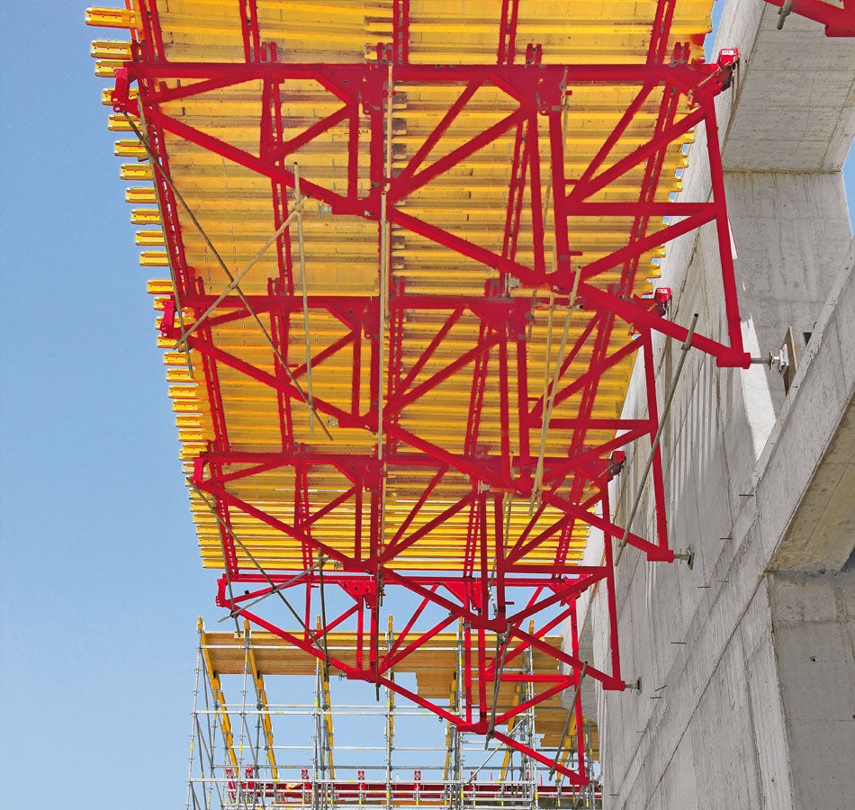 The PERI SB brace frame is used with high vertical loads of large geometrical dimensions. The modular structure is a big advantage both with vertical formwork as well as when using horizontal platforms.<br/>